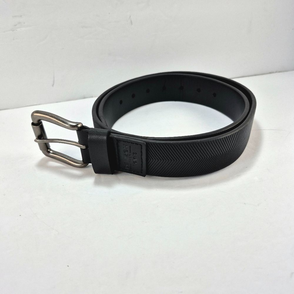 NWOT Levi's Denizen Black Synthetic Leather Belt With Metal Buckle  32x36